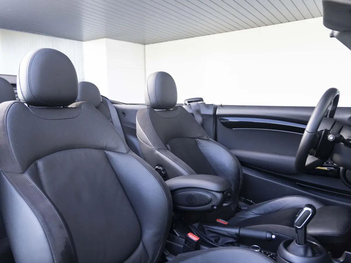 S Aut. John Cooper Works | Comfort Access | Stoelverwarming | 18" JCW Circuit Spoke RFT |