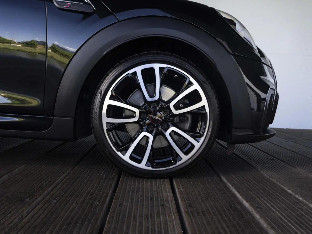 S Aut. John Cooper Works | Comfort Access | Stoelverwarming | 18" JCW Circuit Spoke RFT |