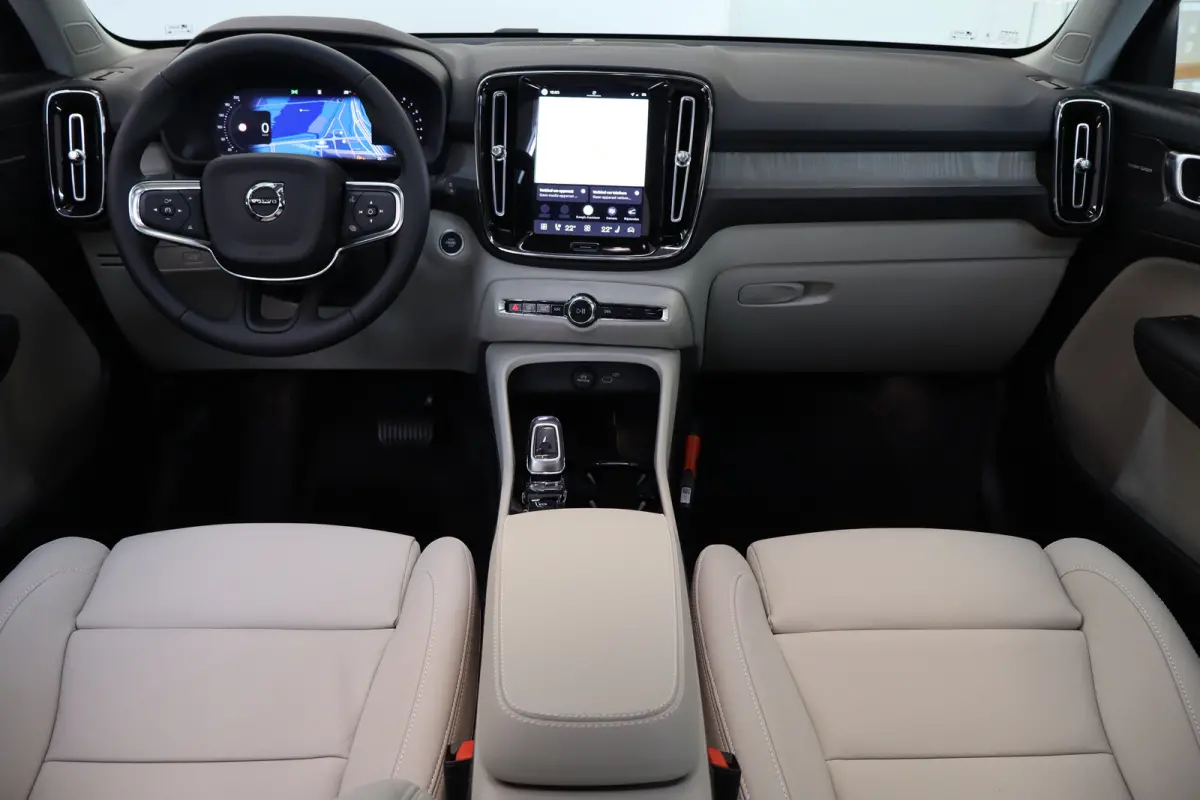 2.0 B4 Plus Dark | Achterbank verwarmd | All seasonbanden | Apple Carplay/Android Auto|telefoonintegratie premium