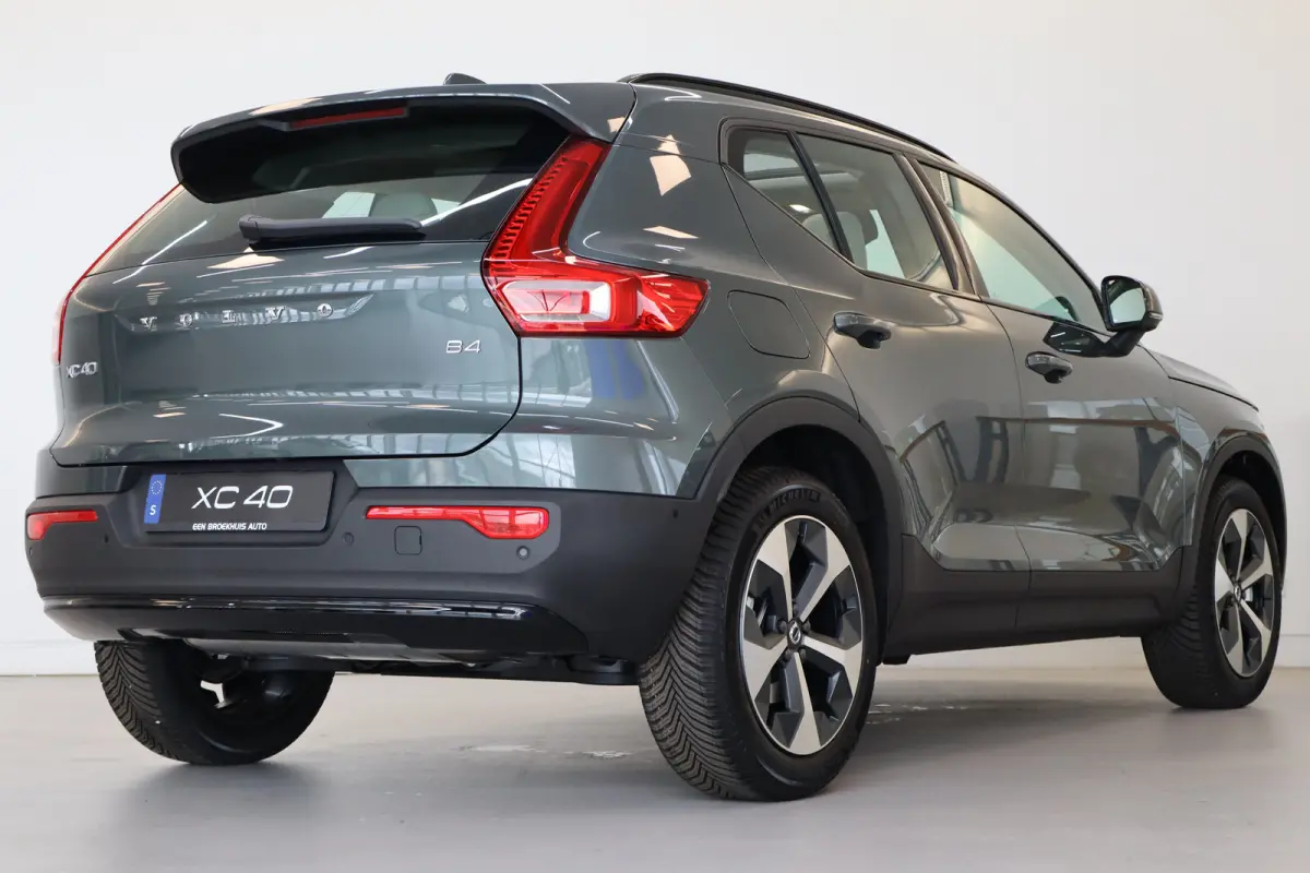 2.0 B4 Plus Dark | Achterbank verwarmd | All seasonbanden | Apple Carplay/Android Auto|telefoonintegratie premium