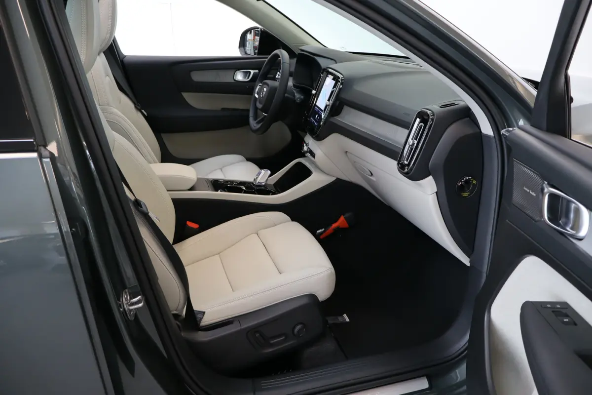2.0 B4 Plus Dark | Achterbank verwarmd | All seasonbanden | Apple Carplay/Android Auto|telefoonintegratie premium
