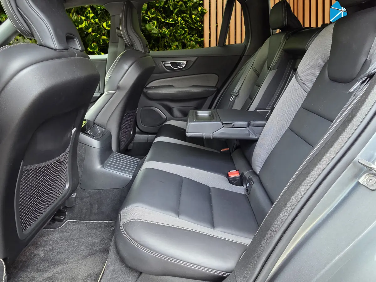 2.0 T6 Recharge AWD R-Design | Styling Kit | Camera | Adaptive Cruise | BLIS | Memory