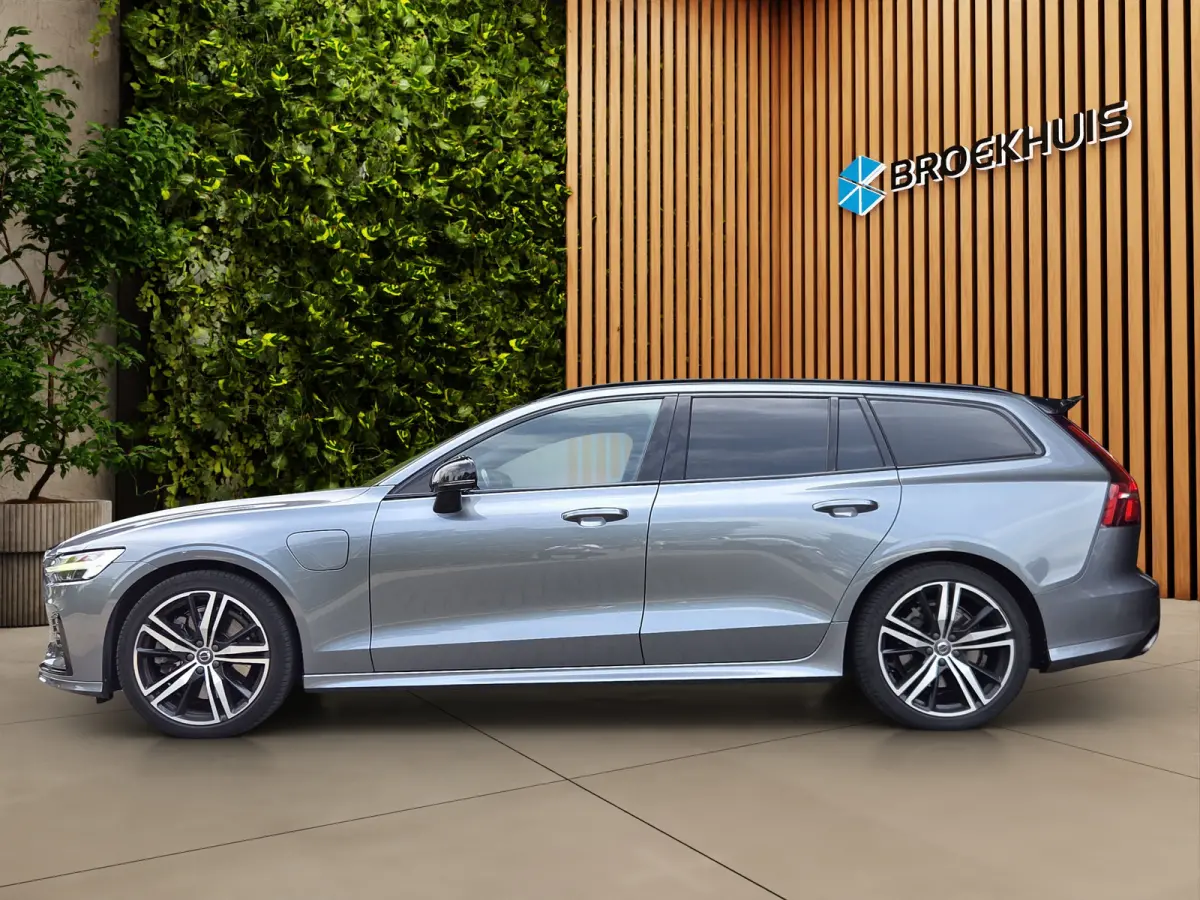 2.0 T6 Recharge AWD R-Design | Styling Kit | Camera | Adaptive Cruise | BLIS | Memory