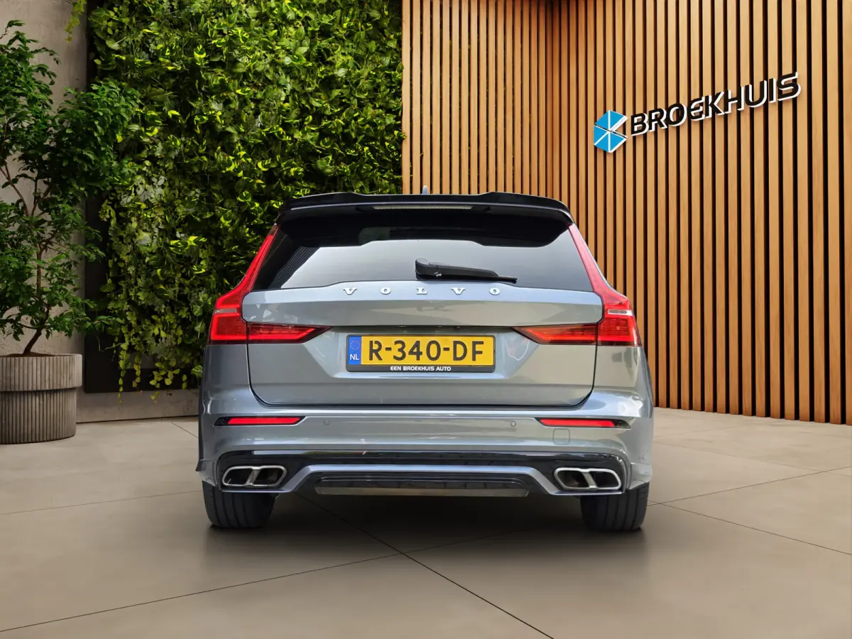2.0 T6 Recharge AWD R-Design | Styling Kit | Camera | Adaptive Cruise | BLIS | Memory