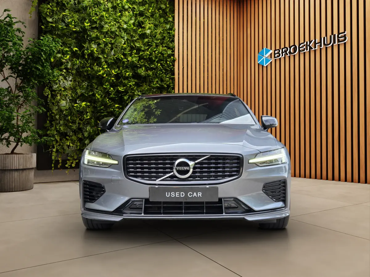 2.0 T6 Recharge AWD R-Design | Styling Kit | Camera | Adaptive Cruise | BLIS | Memory
