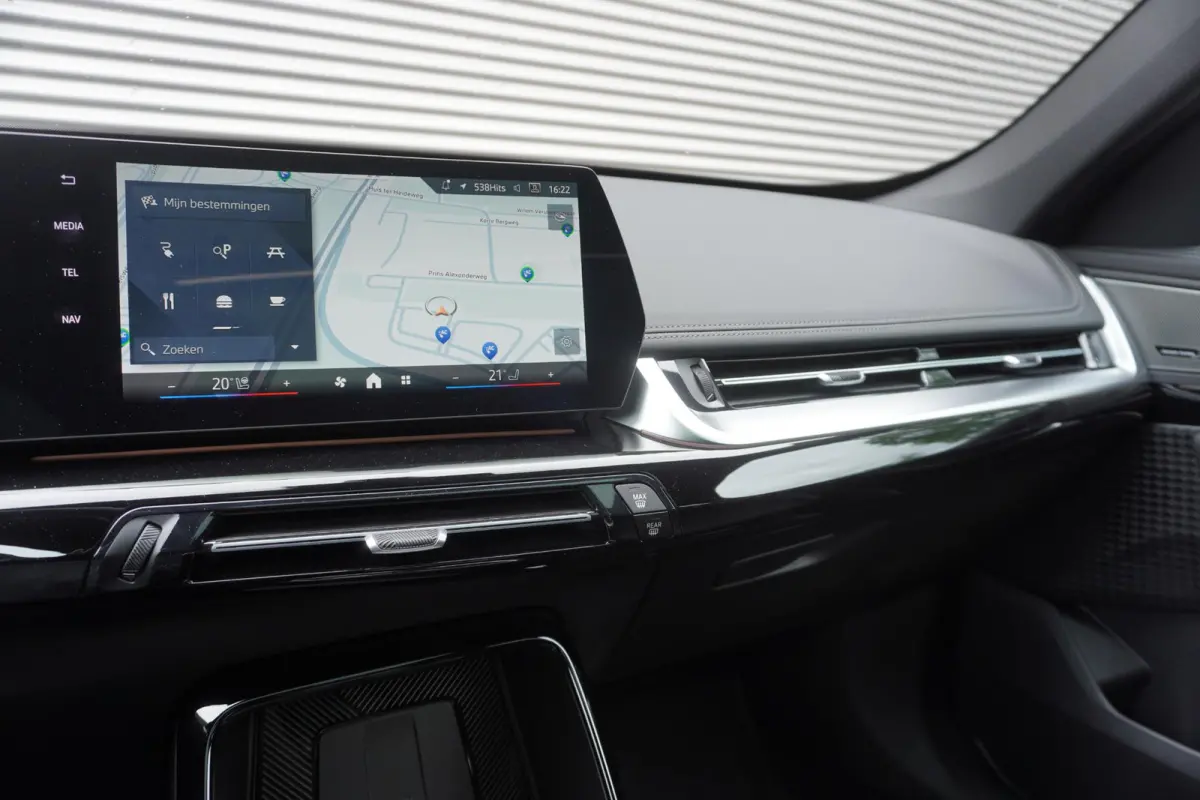eDrive20 M Sportpakket | Premium Pack | Trekhaak met elektrisch wegklapbare kogel | Glazen panoramadak | Harman-Kardon sound system | Comfort Access |