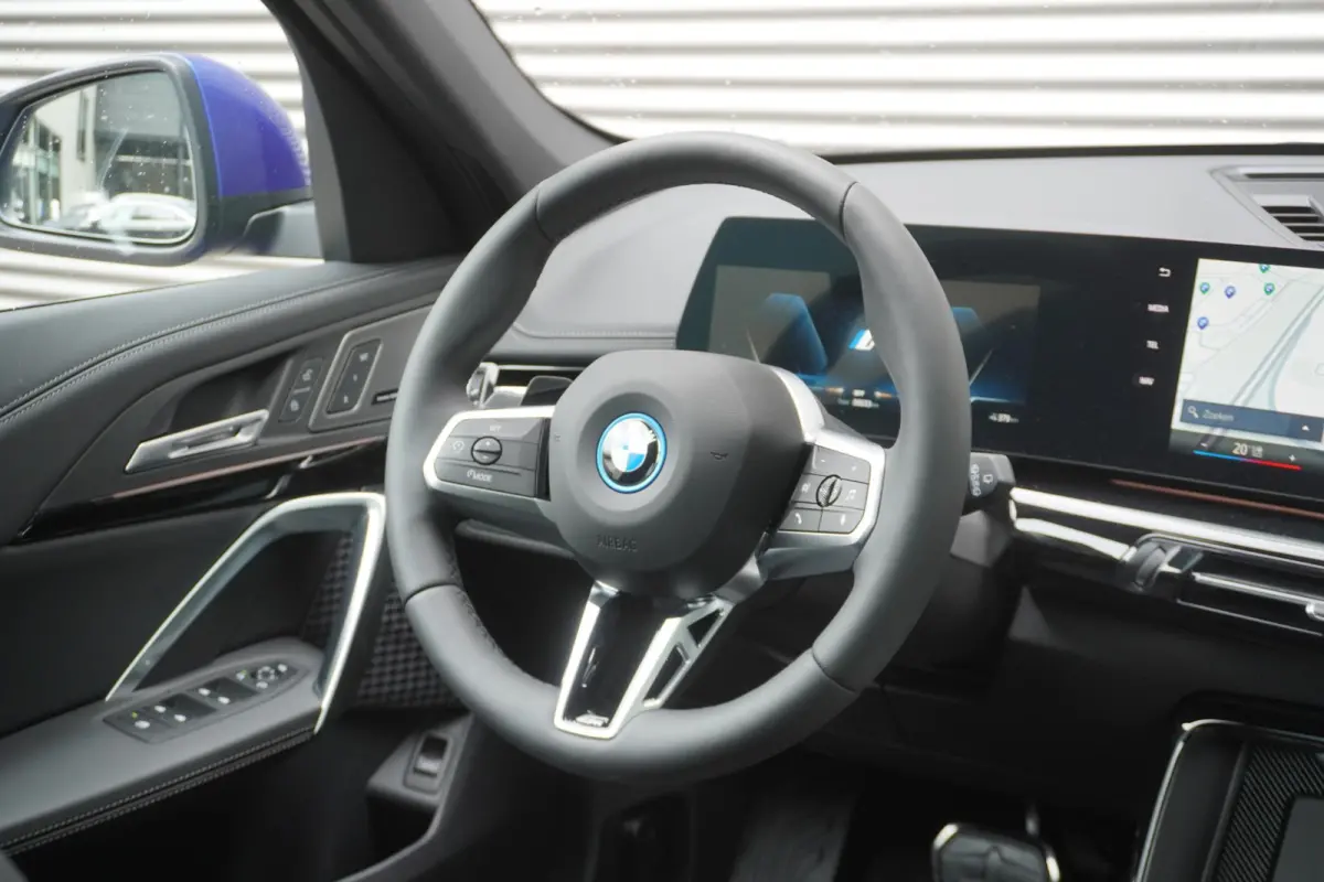 eDrive20 M Sportpakket | Premium Pack | Trekhaak met elektrisch wegklapbare kogel | Glazen panoramadak | Harman-Kardon sound system | Comfort Access |