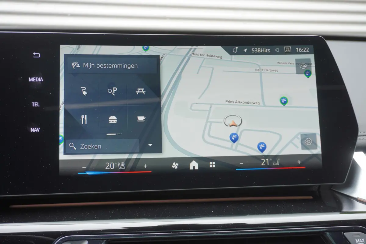 eDrive20 M Sportpakket | Premium Pack | Trekhaak met elektrisch wegklapbare kogel | Glazen panoramadak | Harman-Kardon sound system | Comfort Access |