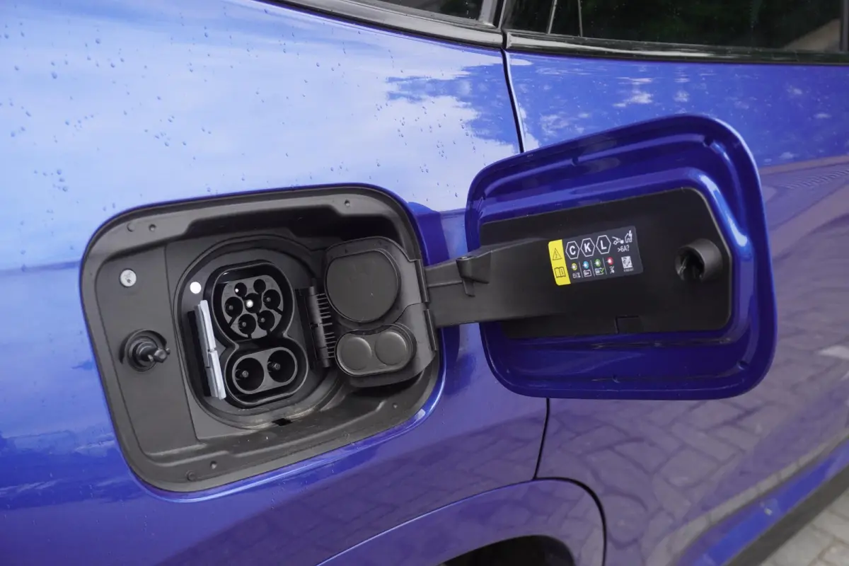 eDrive20 M Sportpakket | Premium Pack | Trekhaak met elektrisch wegklapbare kogel | Glazen panoramadak | Harman-Kardon sound system | Comfort Access |