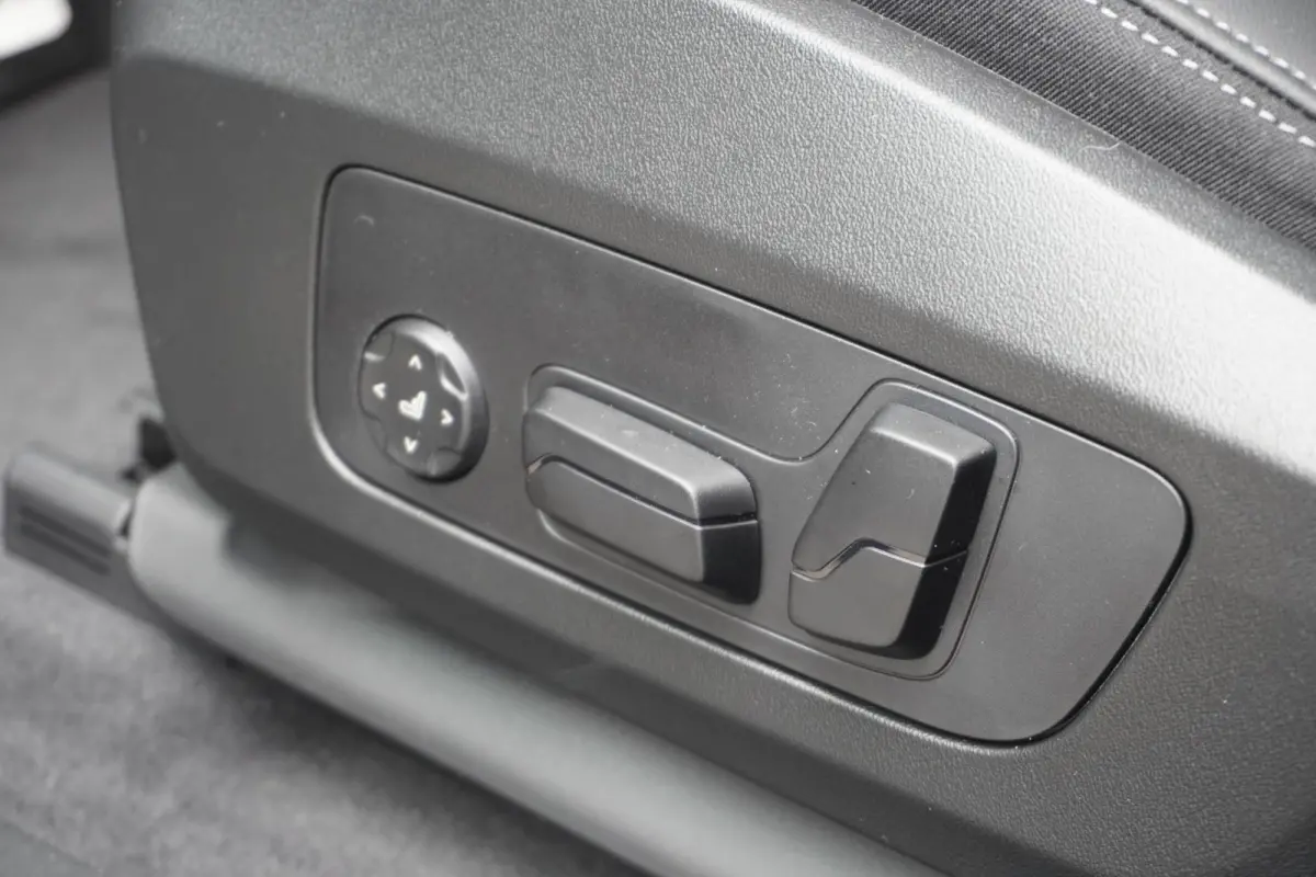eDrive20 M Sportpakket | Premium Pack | Trekhaak met elektrisch wegklapbare kogel | Glazen panoramadak | Harman-Kardon sound system | Comfort Access |