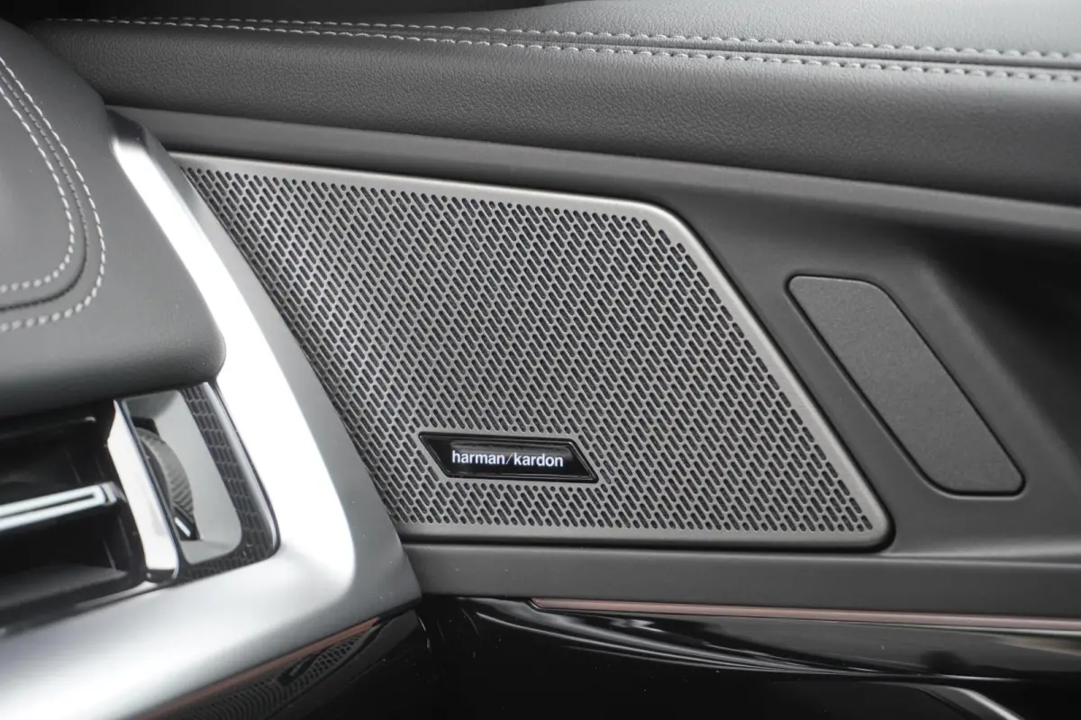 eDrive20 M Sportpakket | Premium Pack | Trekhaak met elektrisch wegklapbare kogel | Glazen panoramadak | Harman-Kardon sound system | Comfort Access |