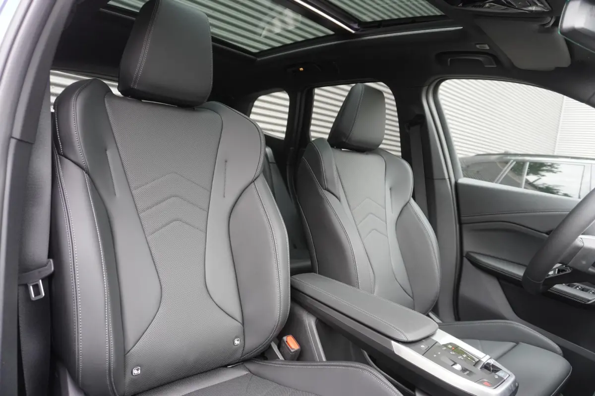 eDrive20 M Sportpakket | Premium Pack | Trekhaak met elektrisch wegklapbare kogel | Glazen panoramadak | Harman-Kardon sound system | Comfort Access |