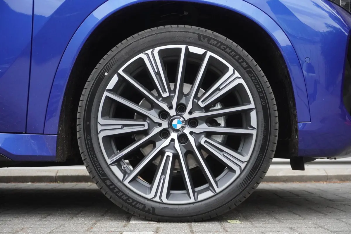 eDrive20 M Sportpakket | Premium Pack | Trekhaak met elektrisch wegklapbare kogel | Glazen panoramadak | Harman-Kardon sound system | Comfort Access |