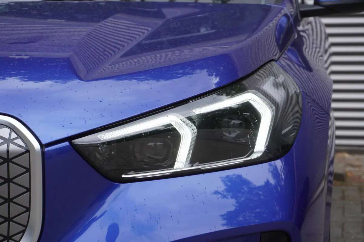 eDrive20 M Sportpakket | Premium Pack | Trekhaak met elektrisch wegklapbare kogel | Glazen panoramadak | Harman-Kardon sound system | Comfort Access |