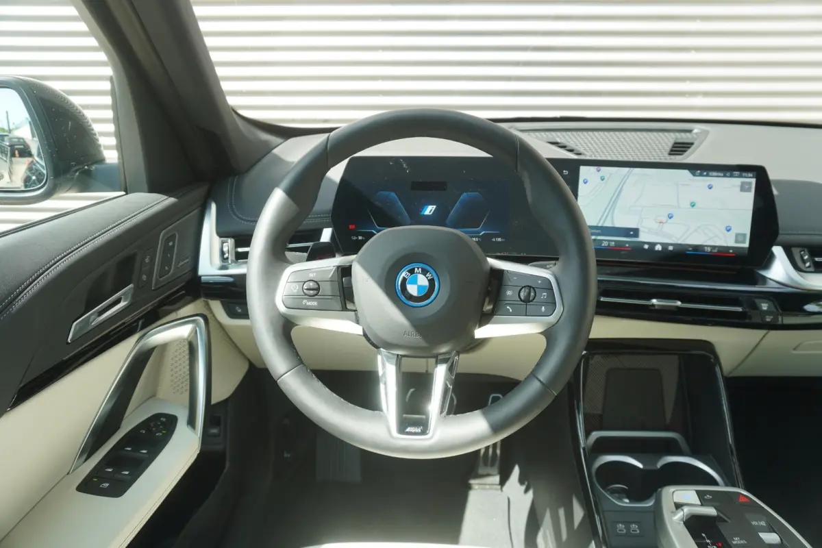 eDrive20 M Sportpakket | Premium Pack | Trekhaak met elektrisch wegklapbare kogel | Glazen panoramadak | Harman-Kardon sound system | Comfort Access |