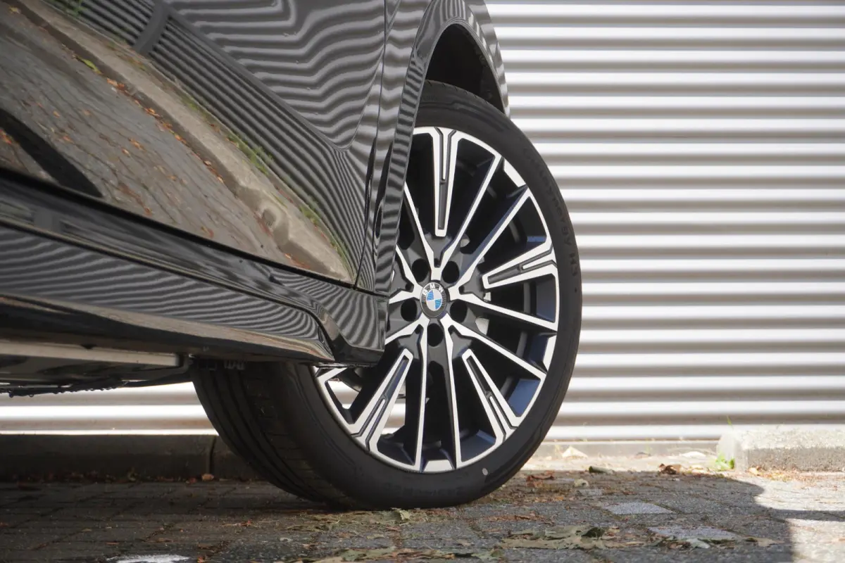 eDrive20 M Sportpakket | Premium Pack | Trekhaak met elektrisch wegklapbare kogel | Glazen panoramadak | Harman-Kardon sound system | Comfort Access |