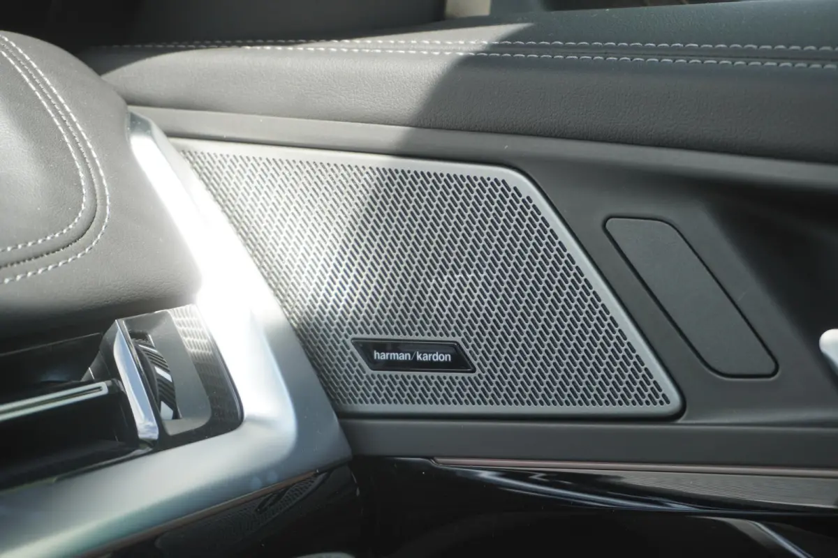 eDrive20 M Sportpakket | Premium Pack | Trekhaak met elektrisch wegklapbare kogel | Glazen panoramadak | Harman-Kardon sound system | Comfort Access |