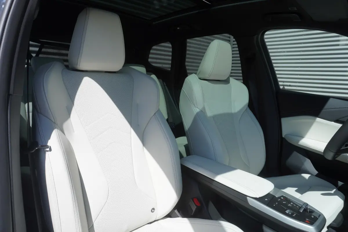 eDrive20 M Sportpakket | Premium Pack | Trekhaak met elektrisch wegklapbare kogel | Glazen panoramadak | Harman-Kardon sound system | Comfort Access |