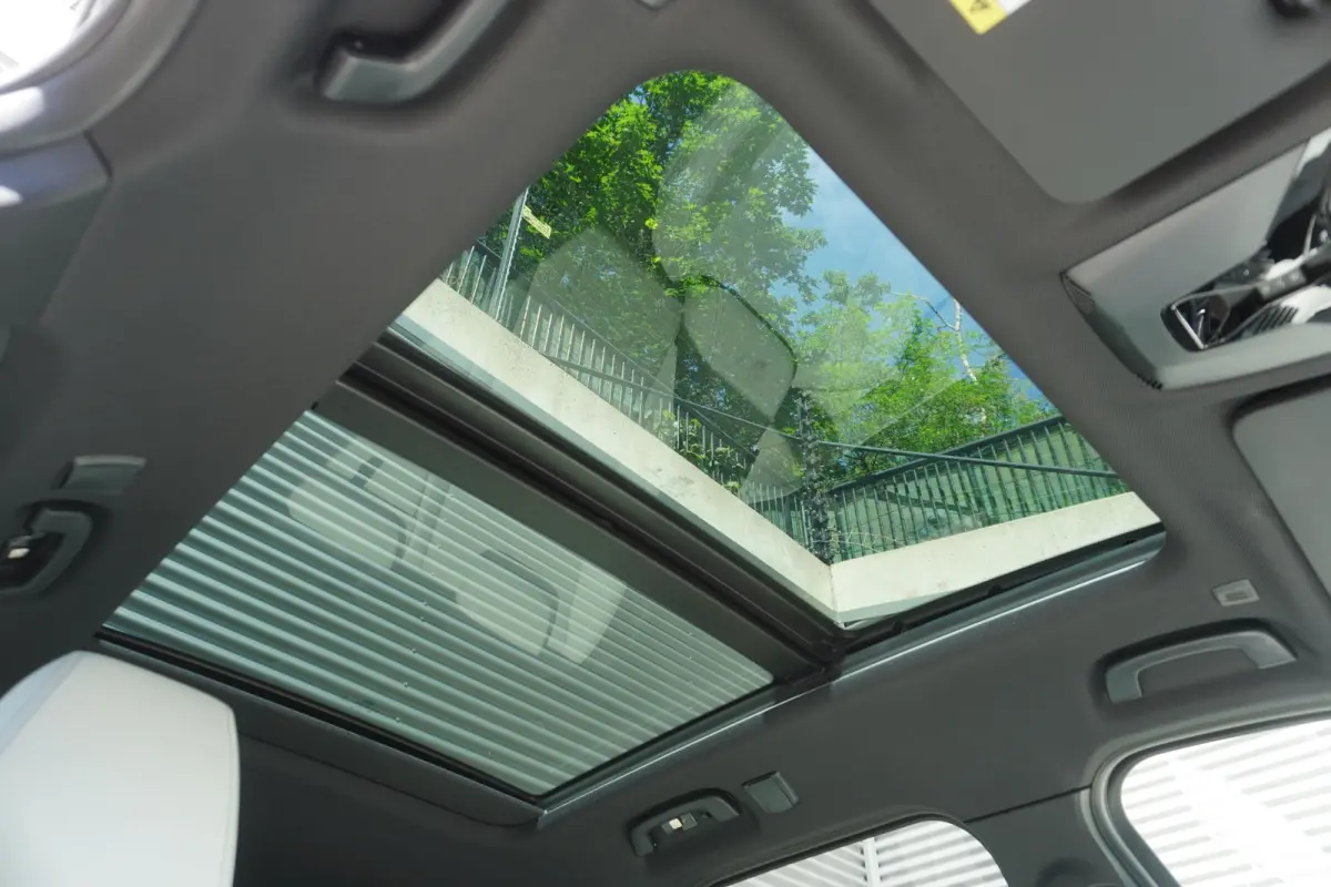 eDrive20 M Sportpakket | Premium Pack | Trekhaak met elektrisch wegklapbare kogel | Glazen panoramadak | Harman-Kardon sound system | Comfort Access |