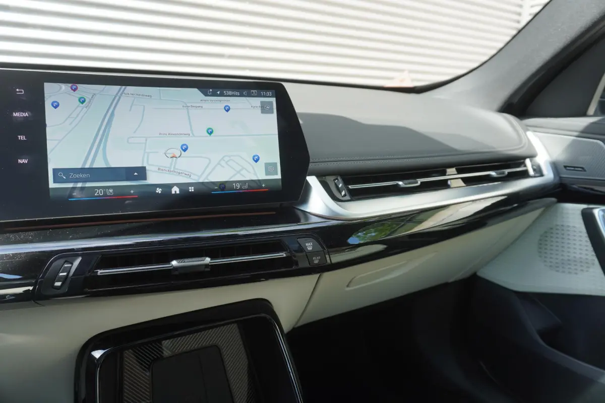 eDrive20 M Sportpakket | Premium Pack | Trekhaak met elektrisch wegklapbare kogel | Glazen panoramadak | Harman-Kardon sound system | Comfort Access |