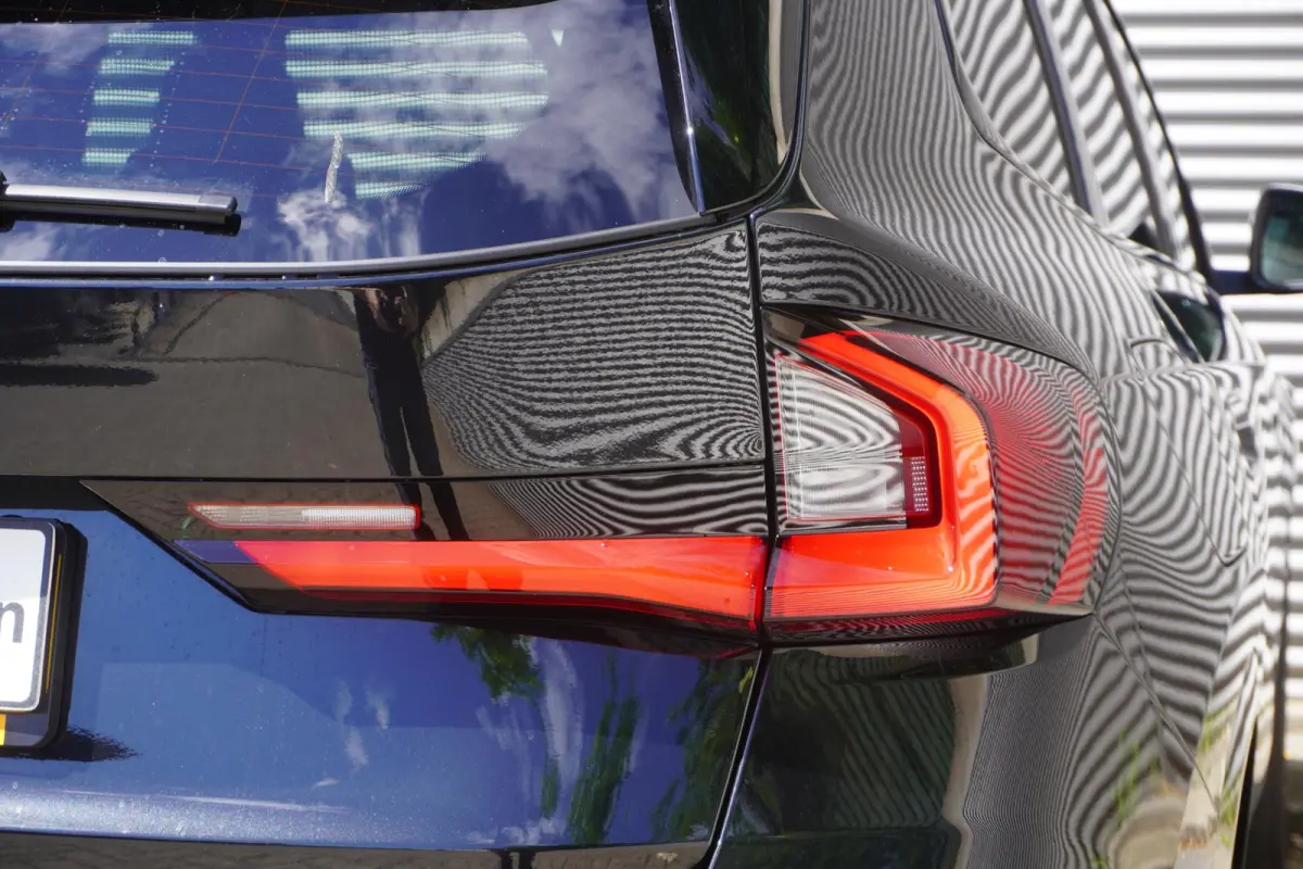 eDrive20 M Sportpakket | Premium Pack | Trekhaak met elektrisch wegklapbare kogel | Glazen panoramadak | Harman-Kardon sound system | Comfort Access |