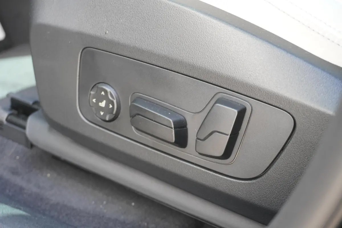 eDrive20 M Sportpakket | Premium Pack | Trekhaak met elektrisch wegklapbare kogel | Glazen panoramadak | Harman-Kardon sound system | Comfort Access |