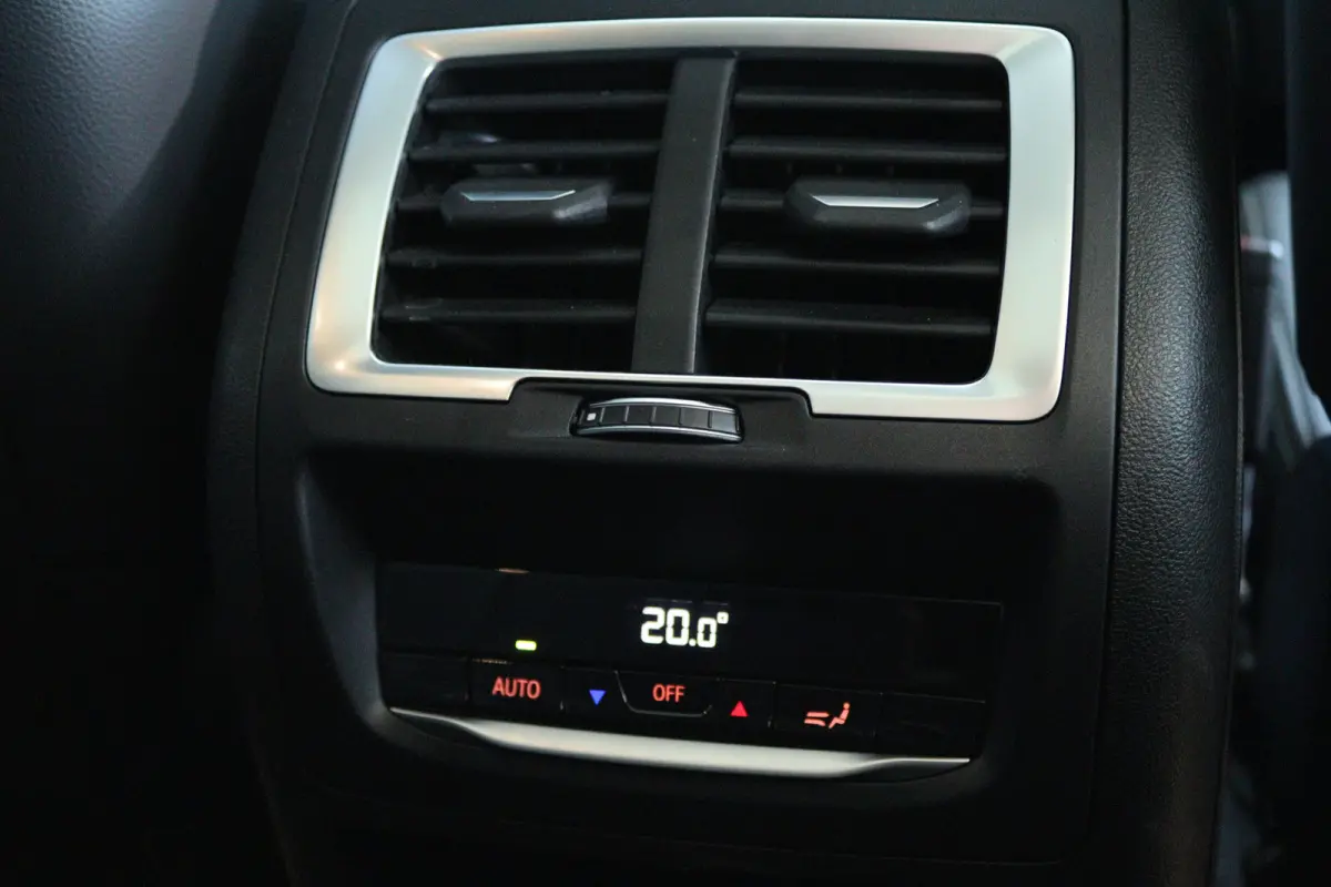 Executive 80 kWh M-Sport | SoH 99% | Adapt. Cruise | Schuifdak | Camera | Memory | Navi | Carplay | Elektr. klep