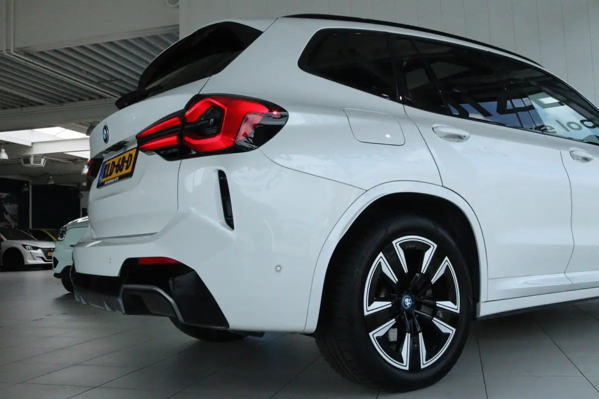 Executive 80 kWh M-Sport | SoH 99% | Adapt. Cruise | Schuifdak | Camera | Memory | Navi | Carplay | Elektr. klep
