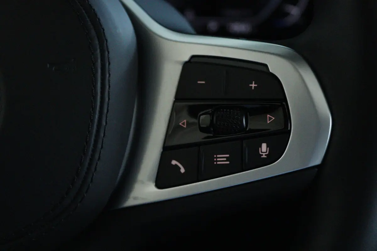 Executive 80 kWh M-Sport | SoH 99% | Adapt. Cruise | Schuifdak | Camera | Memory | Navi | Carplay | Elektr. klep