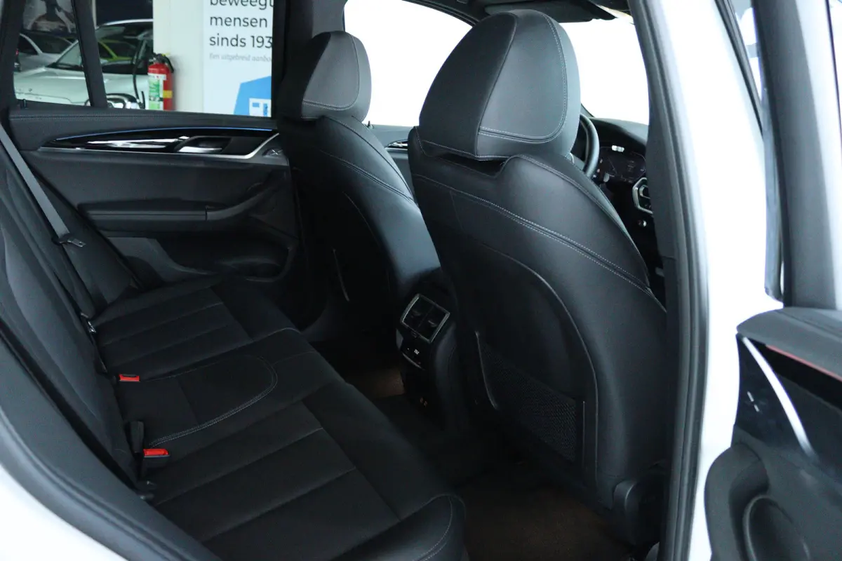Executive 80 kWh M-Sport | SoH 99% | Adapt. Cruise | Schuifdak | Camera | Memory | Navi | Carplay | Elektr. klep