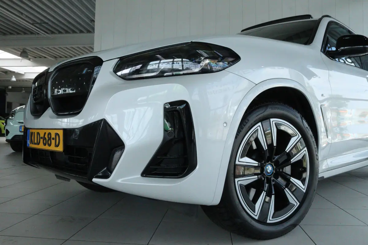 Executive 80 kWh M-Sport “OP AFSPRAAK” | Adapt. Cruise | Schuifdak | Camera | Memory | Navi | Carplay | Elektr. klep