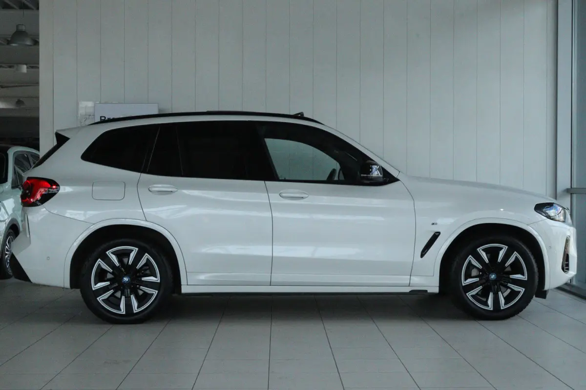 Executive 80 kWh M-Sport | SoH 99% | Adapt. Cruise | Schuifdak | Camera | Memory | Navi | Carplay | Elektr. klep
