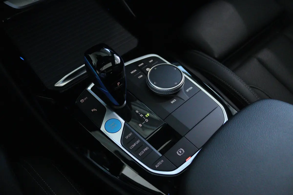 Executive 80 kWh M-Sport | SoH 99% | Adapt. Cruise | Schuifdak | Camera | Memory | Navi | Carplay | Elektr. klep