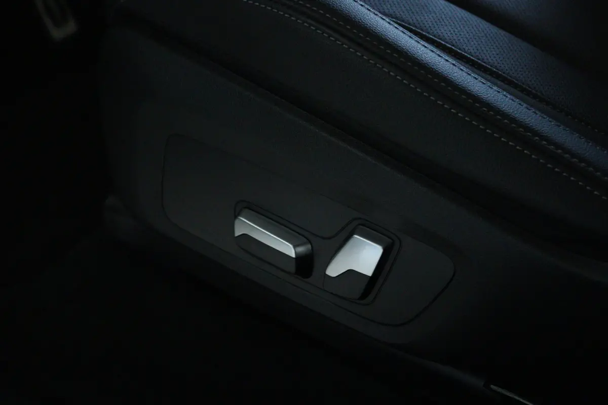 Executive 80 kWh M-Sport | SoH 99% | Adapt. Cruise | Schuifdak | Camera | Memory | Navi | Carplay | Elektr. klep