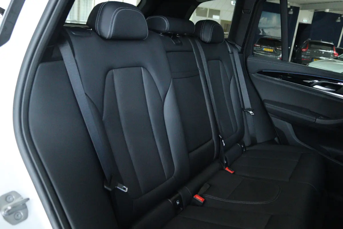 Executive 80 kWh M-Sport | SoH 99% | Adapt. Cruise | Schuifdak | Camera | Memory | Navi | Carplay | Elektr. klep