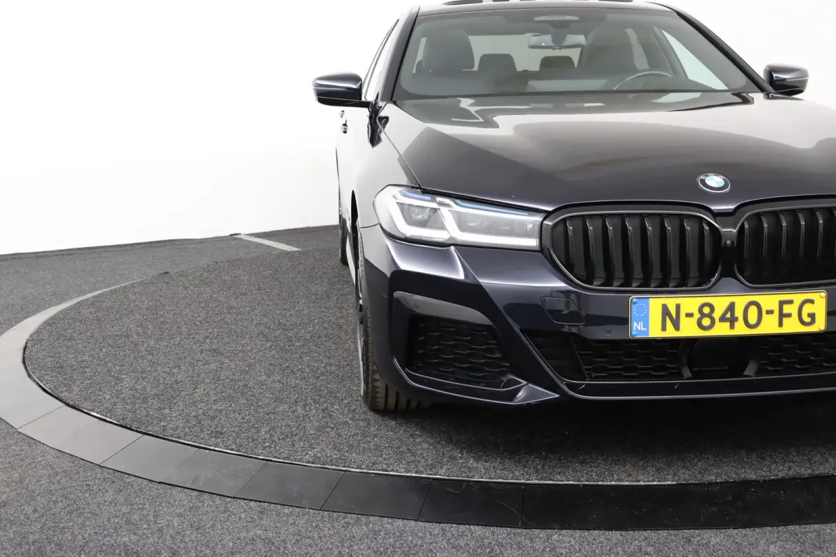 520e Business Edition Plus | SOH 91% | Panorama dak | Voorstoelen verwarmd | Driving Assistant Professional | Laserlight | Laserlight |
