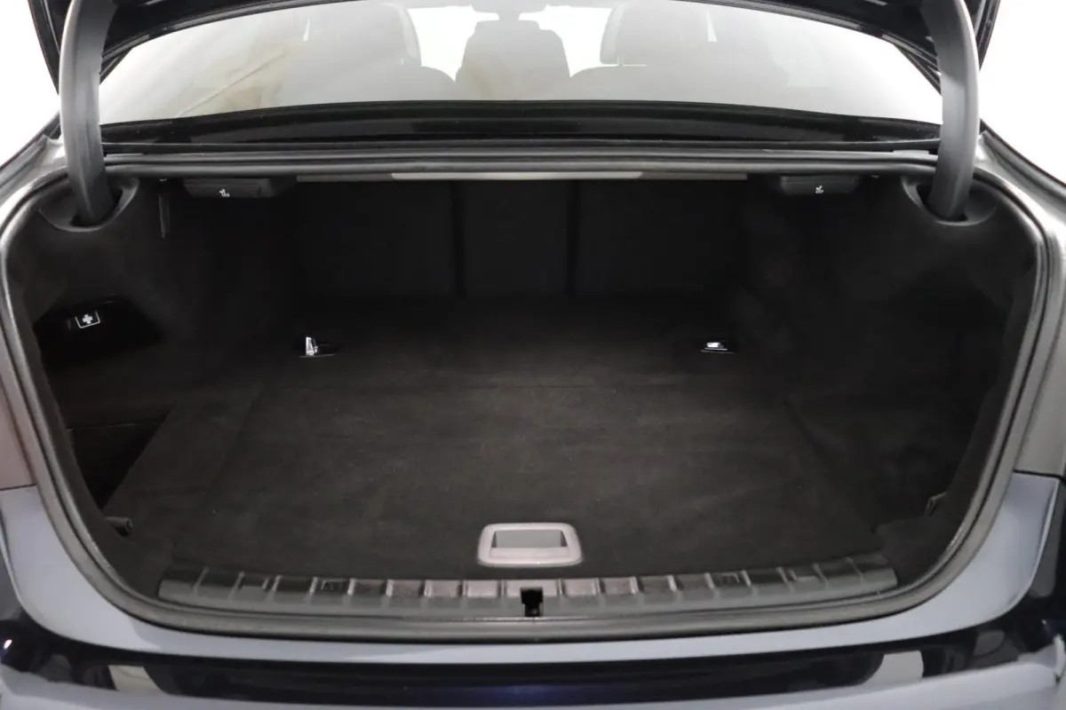 520e Business Edition Plus | SOH 91% | Panorama dak | Voorstoelen verwarmd | Driving Assistant Professional | Laserlight | Laserlight |