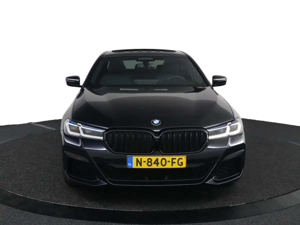 520e Business Edition Plus | SOH 91% | Panorama dak | Voorstoelen verwarmd | Driving Assistant Professional | Laserlight | Laserlight |