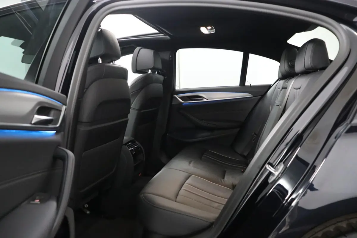 520e Business Edition Plus | SOH 91% | Panorama dak | Voorstoelen verwarmd | Driving Assistant Professional | Laserlight | Laserlight |