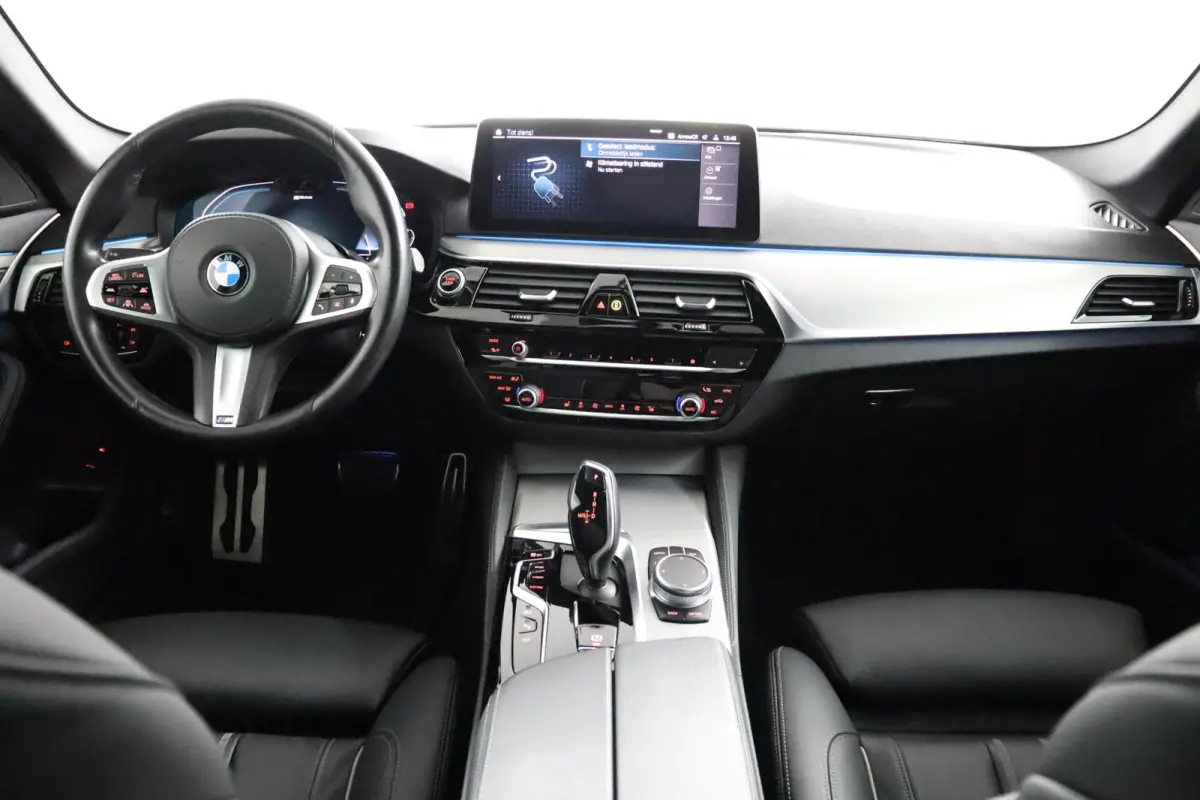 520e Business Edition Plus | SOH 91% | Panorama dak | Voorstoelen verwarmd | Driving Assistant Professional | Laserlight | Laserlight |