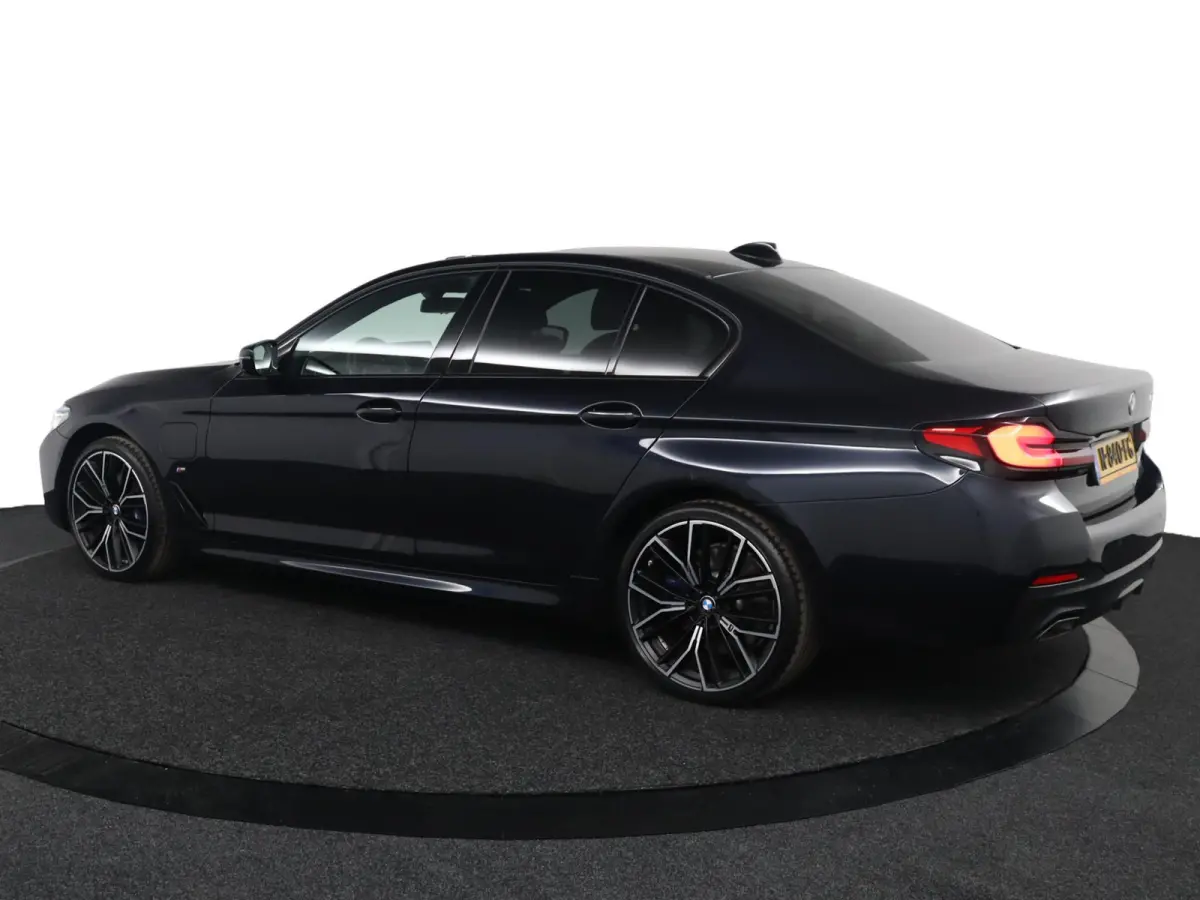 520e Business Edition Plus | SOH 91% | Panorama dak | Voorstoelen verwarmd | Driving Assistant Professional | Laserlight | Laserlight |