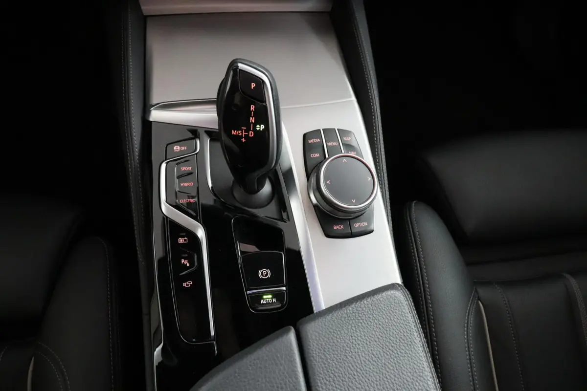 520e Business Edition Plus | SOH 91% | Panorama dak | Voorstoelen verwarmd | Driving Assistant Professional | Laserlight | Laserlight |