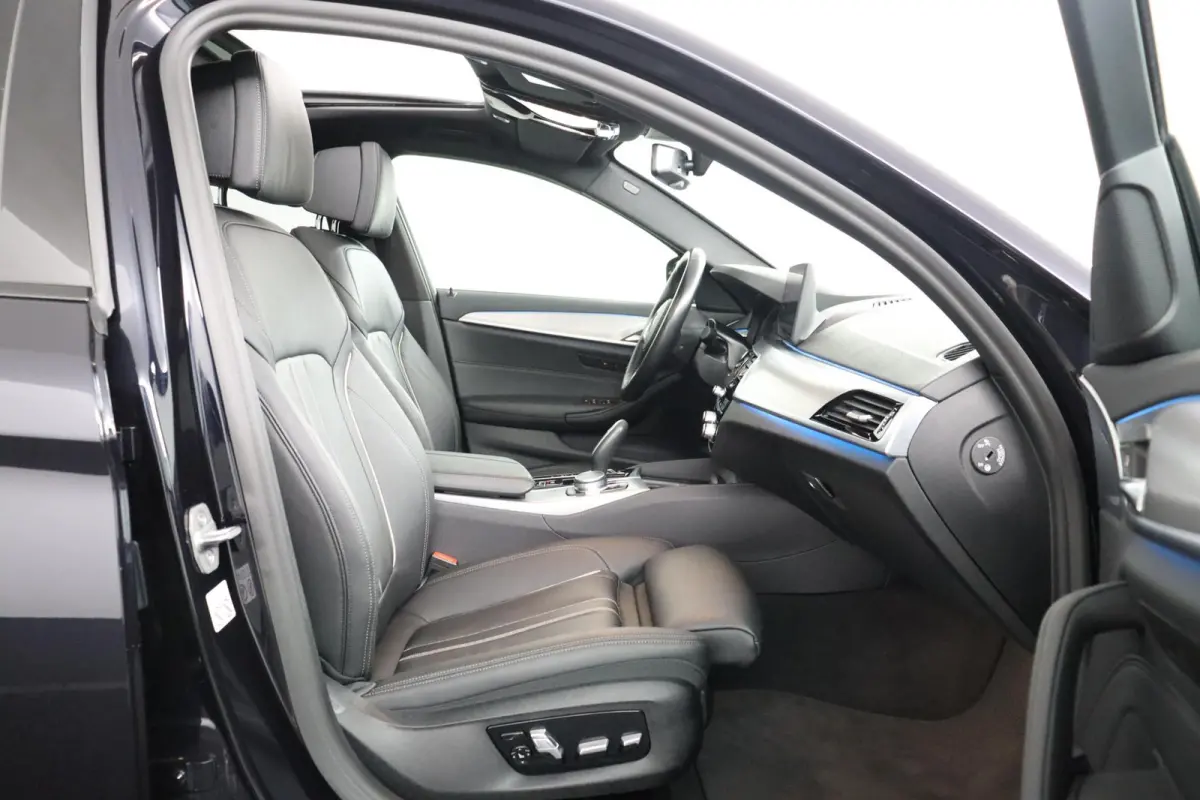 520e Business Edition Plus | SOH 91% | Panorama dak | Voorstoelen verwarmd | Driving Assistant Professional | Laserlight | Laserlight |