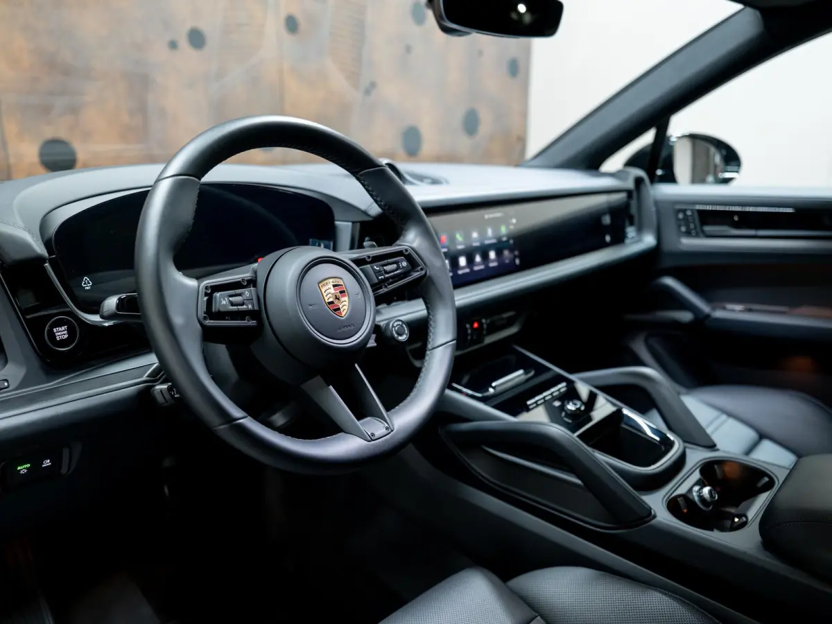 3.0 E-Hybrid Black Edition | SportDesign | Trekhaak | Achterasbest. | Sportuitlaat | HUD | Bijrijdersdisplay |