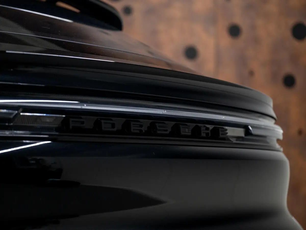3.0 E-Hybrid Black Edition | SportDesign | Trekhaak | Achterasbest. | Sportuitlaat | HUD | Bijrijdersdisplay |