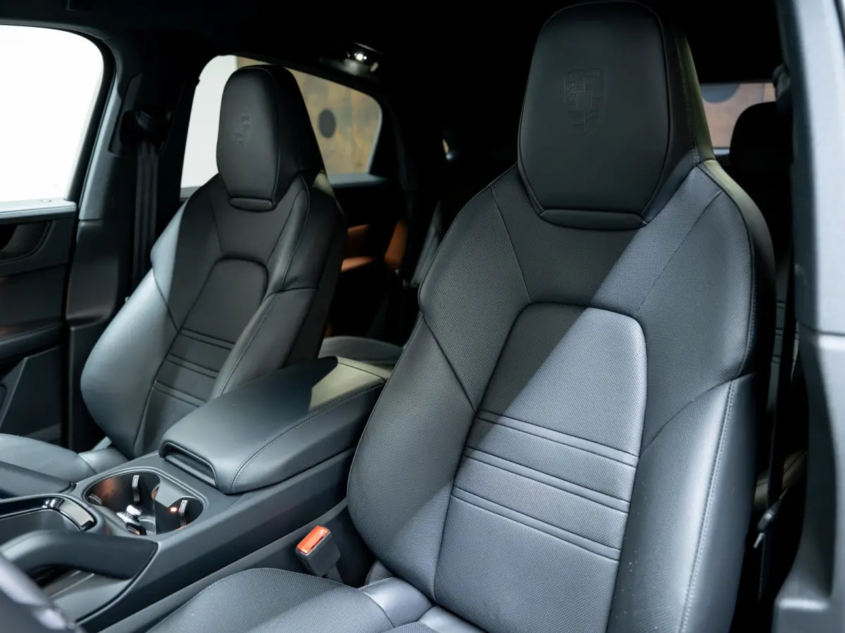 3.0 E-Hybrid Black Edition | SportDesign | Trekhaak | Achterasbest. | Sportuitlaat | HUD | Bijrijdersdisplay |