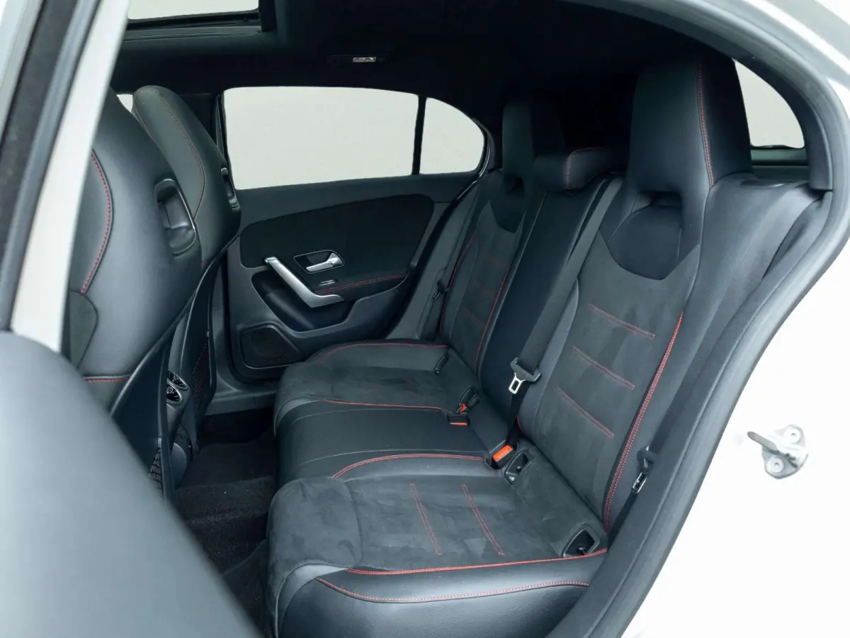 Hatchback 180 Business Solution AMG | Panorama dak