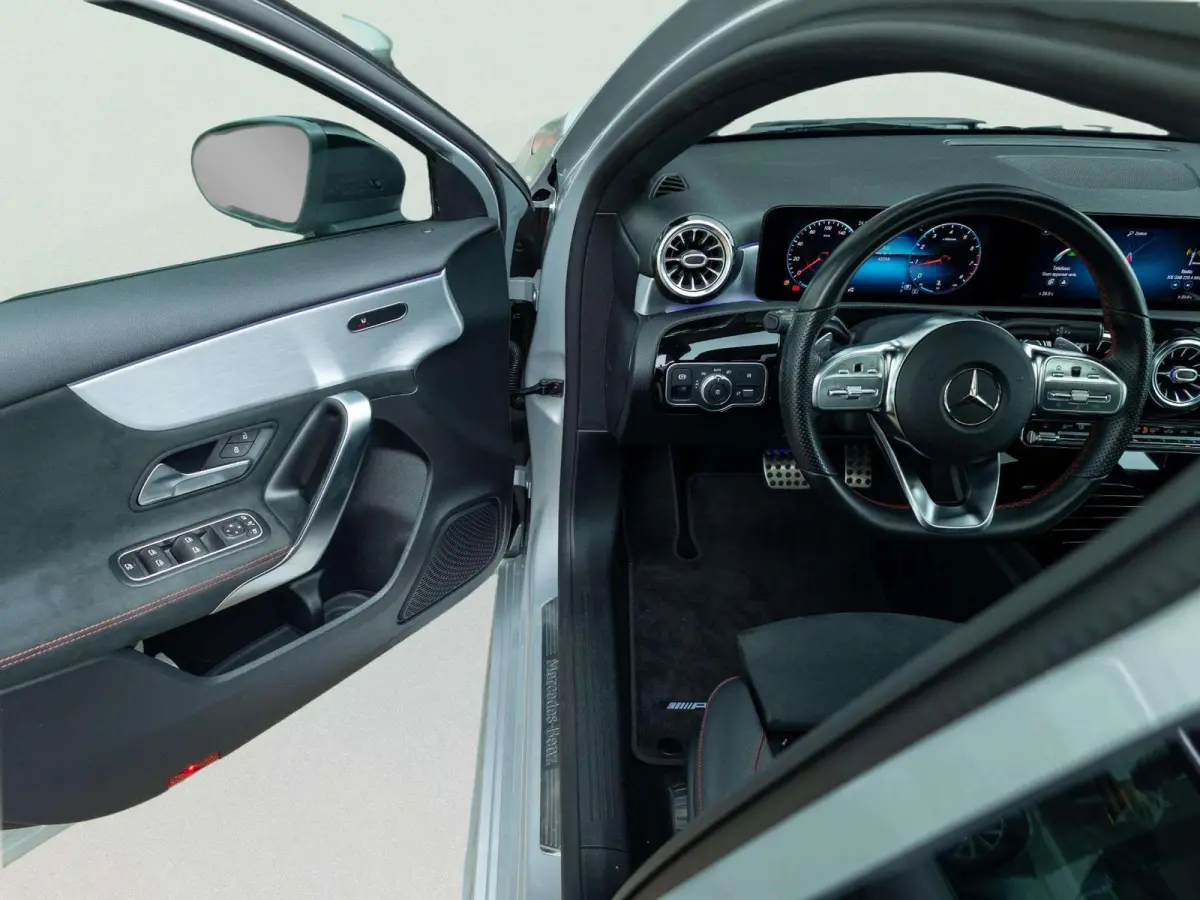 Hatchback 180 Business Solution AMG | Panorama dak