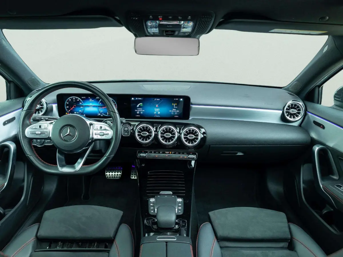 Hatchback 180 Business Solution AMG | Panorama dak