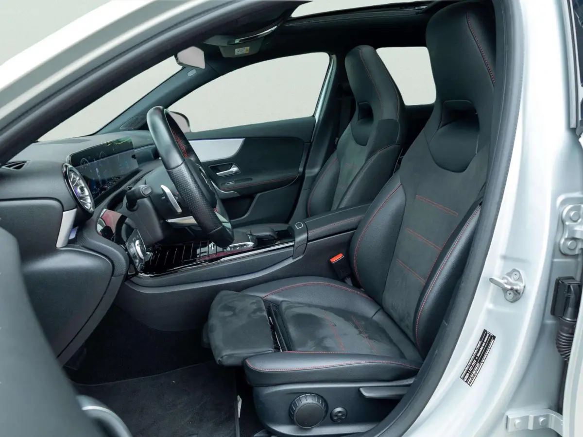 Hatchback 180 Business Solution AMG | Panorama dak